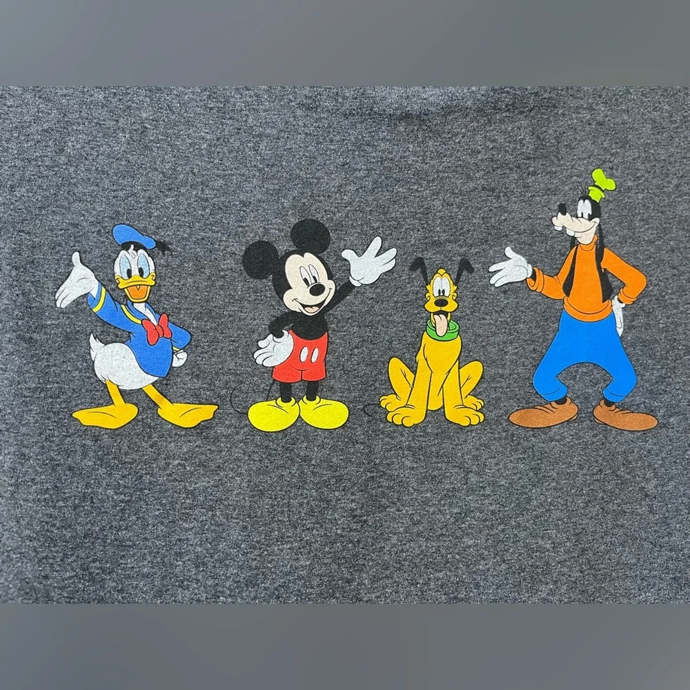 Disney T-shirt with Mickey and the gang. Size small. - Picture 4 of 5